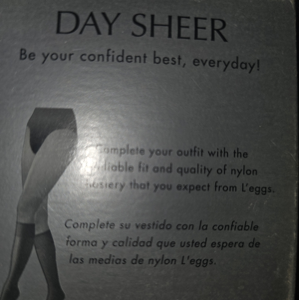 6 pair Leggs OS Suntan Day Sheer Knee Highs Sheer toe lot of 6 boxes - Picture 4 of 4